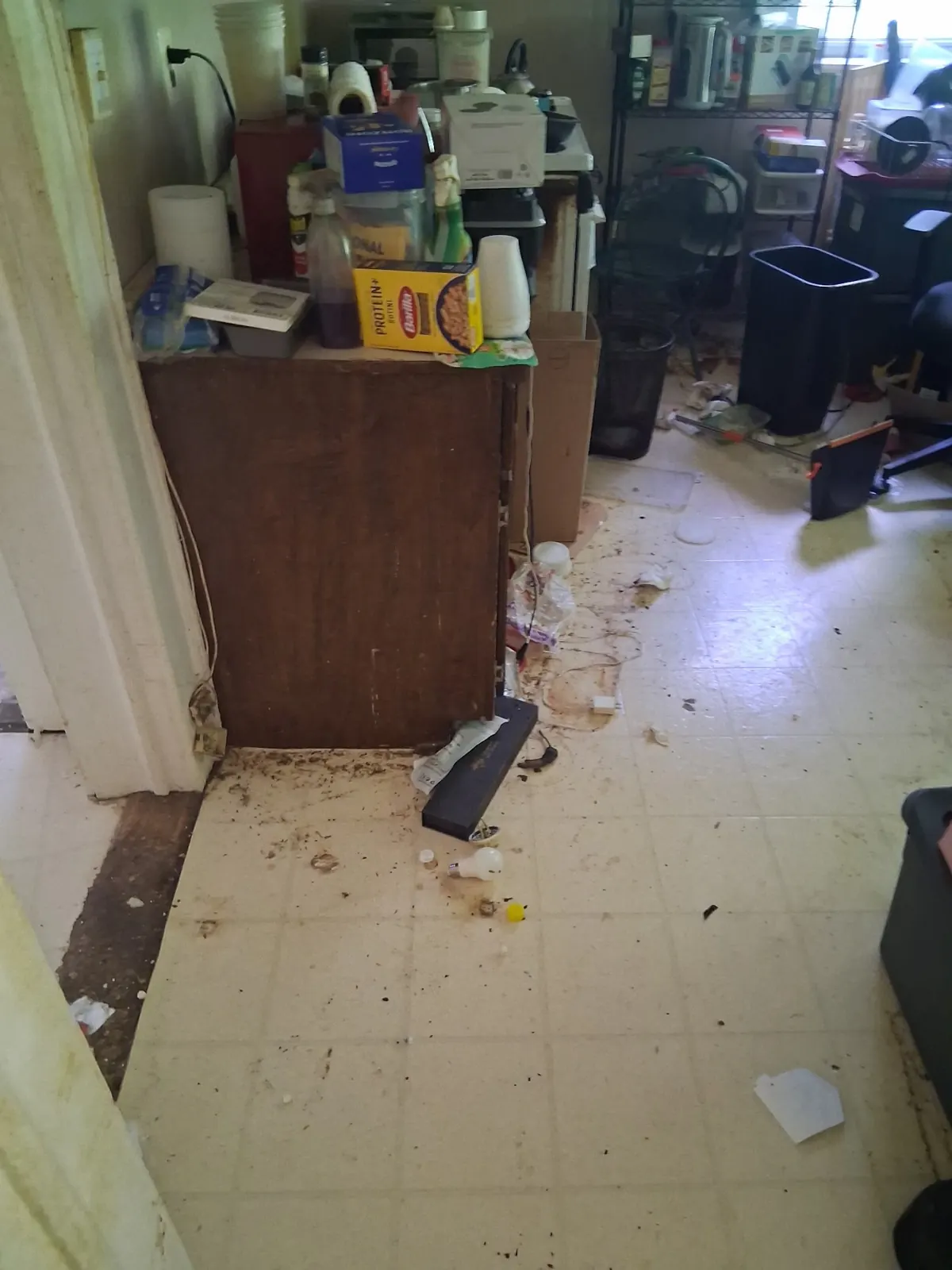 Kitchen floor with debris before a hoarding cleanup